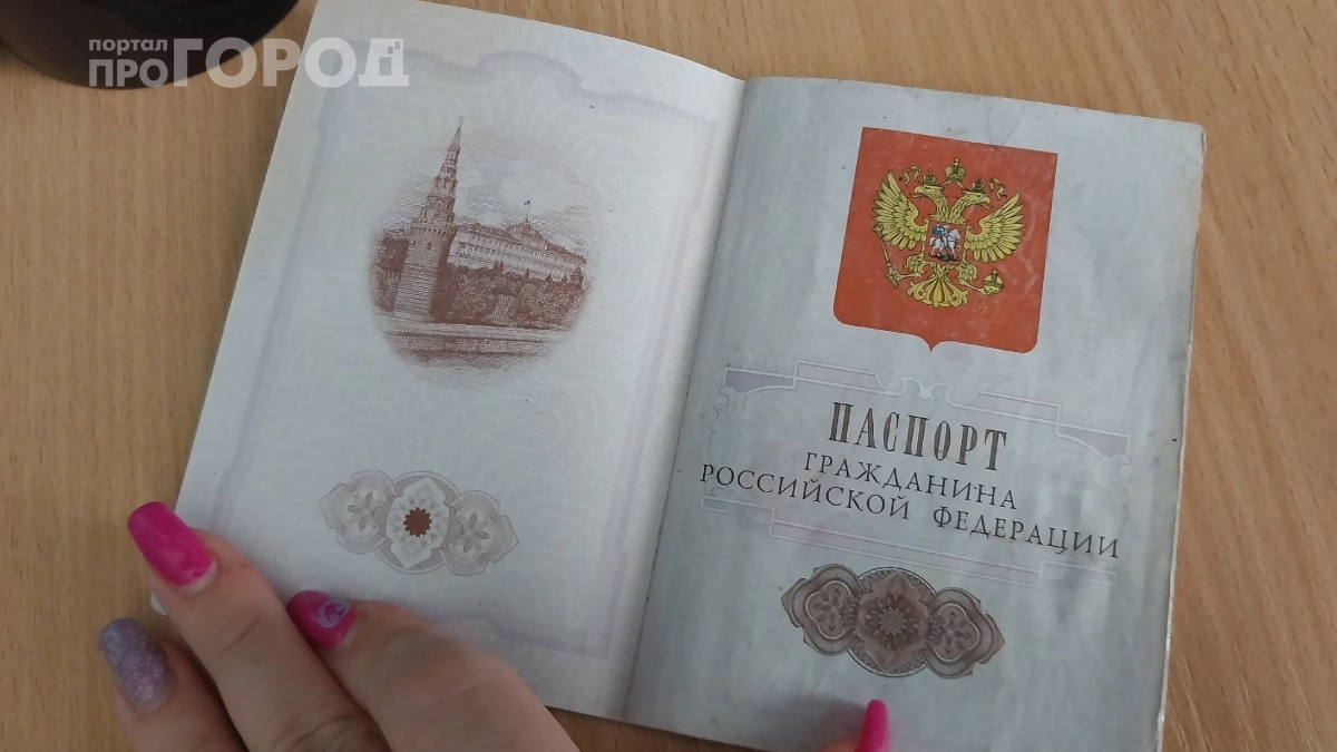 «Пенсионерам снова менять паспорт в 60 лет?»: адвокат объяснил, кому это нужно на самом деле