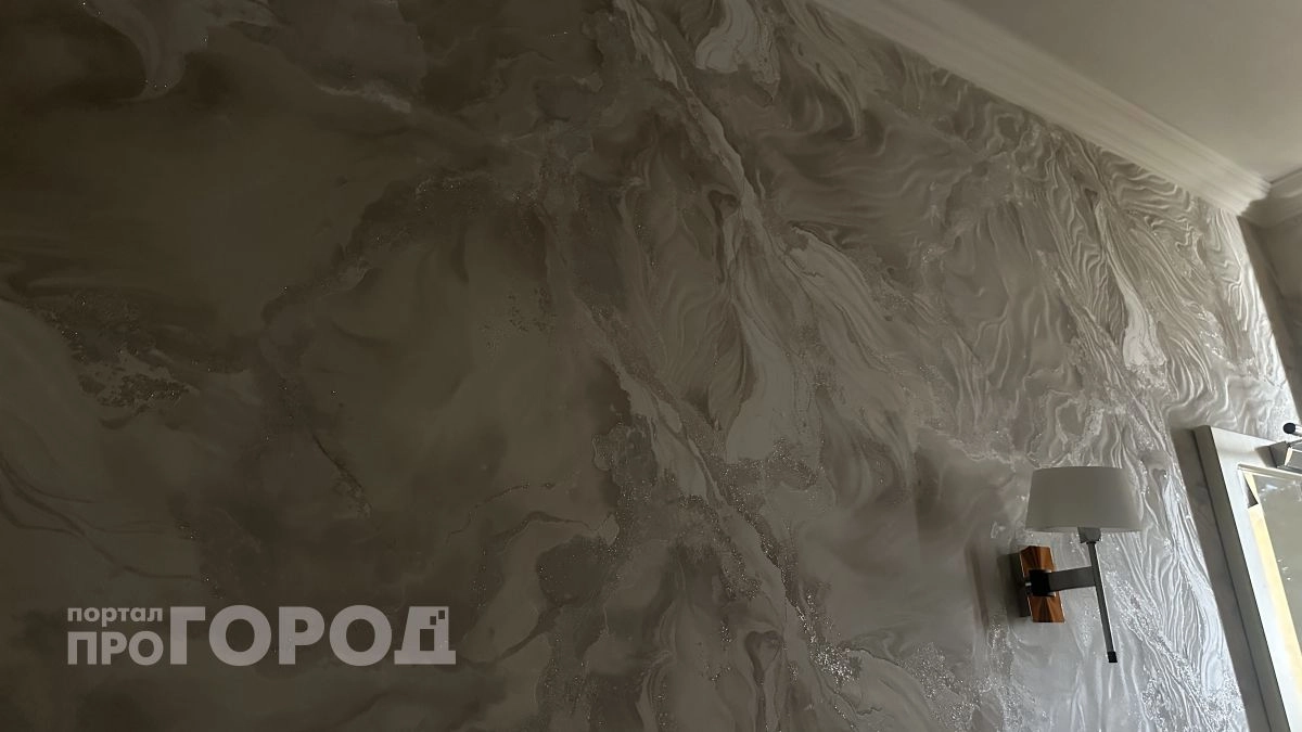 Забудьте про дорогие обои, когда под носом лежит "золотой" материал - с ним ремонт выглядит роскошно 