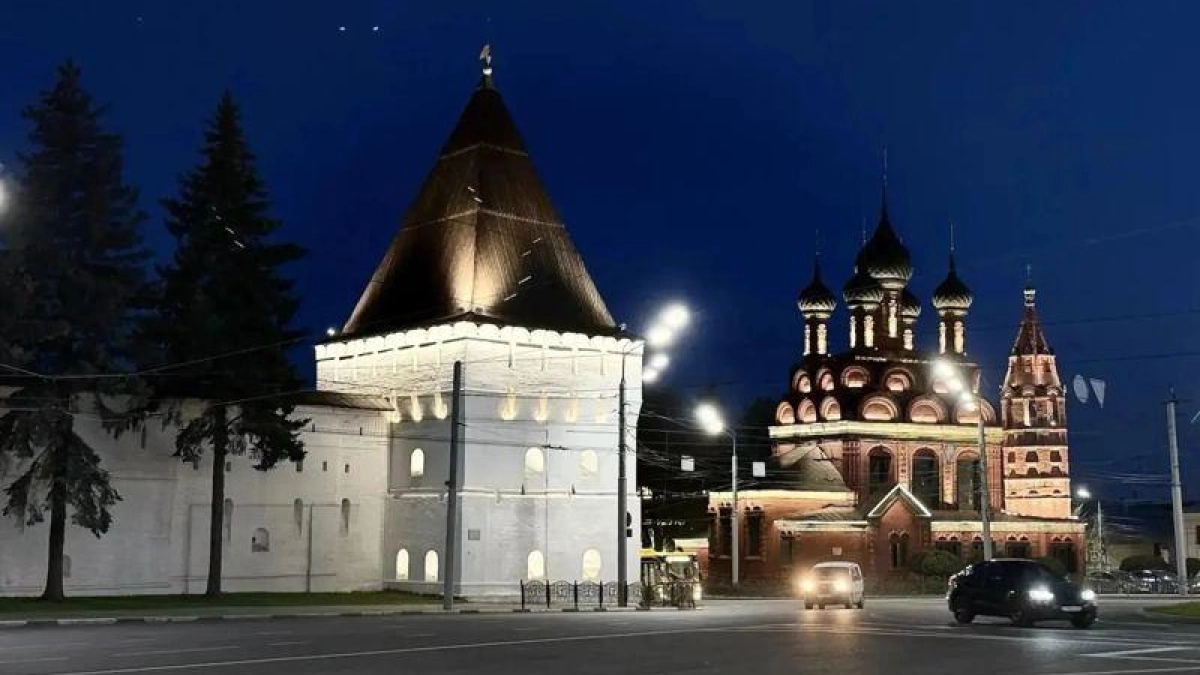 Башни Ярославского кремля впервые получили художественную подсветку