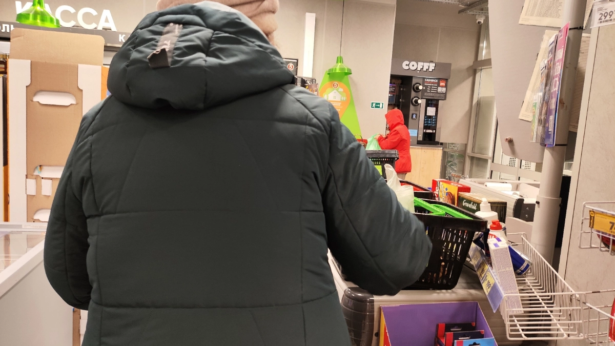 Почему кассиры магазинов вечно просят оплатить через QR-код: раскрыта истинная причина навязчивого сервиса