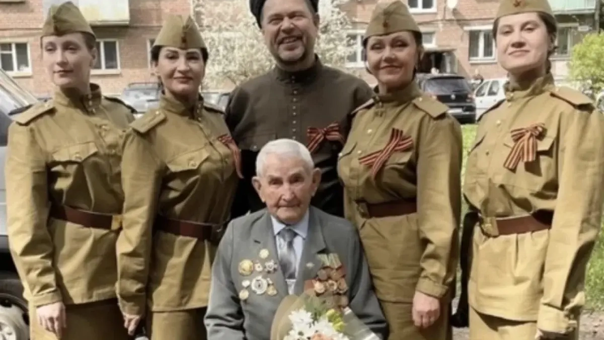 «Фронтовые бригады» Ярославля поздравили ветеранов ВОВ накануне Дня Победы