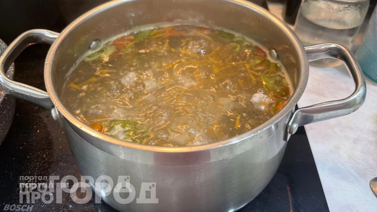 Забудьте про борщ: врачи назвали один суп для здоровья сердца, который стоит варить минимум раз в неделю