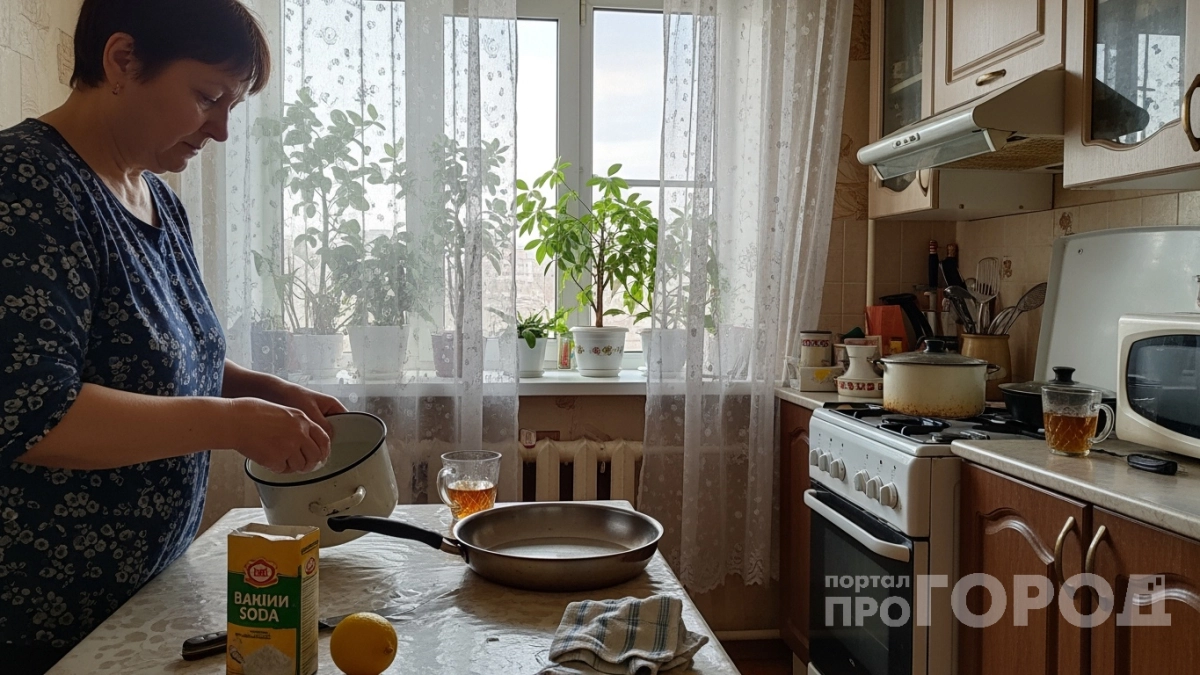 Круче Шуманита и Азелита: беру два стакана средства - закаменелый нагар на сковородках сам слетает хлопьями 