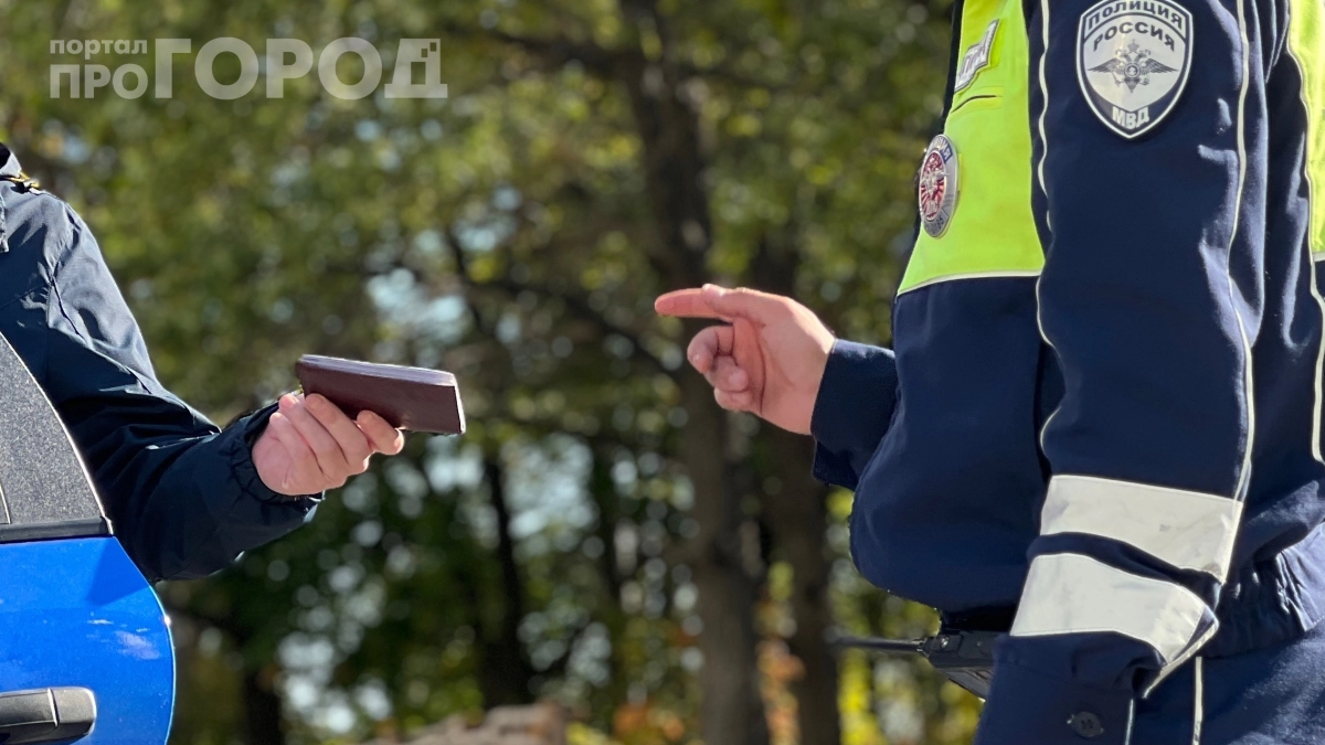 Не говорите это инспектору — водители попадаются на эту уловку ДПС: запомните одно правило — и избежите штрафа