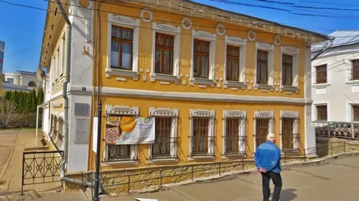 Ярославль хочет убрать французский антураж из Дома дружбы