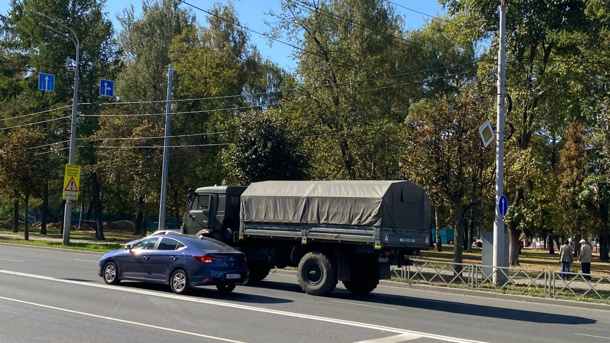 В спорном вопросе автомобилистов поставлена жирная точка: какой поворотник включать при въезде на кольцо