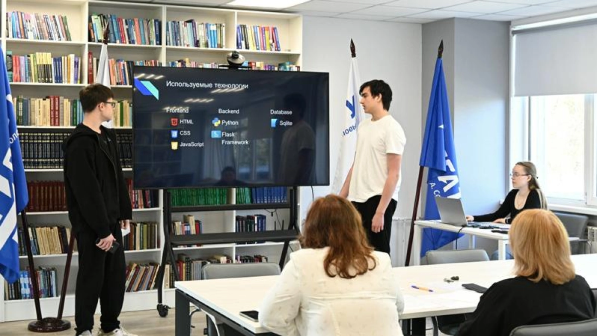 Десятиклассники Рыбинска защитили годовые проекты по ИИ и БПЛА в РГАТУ