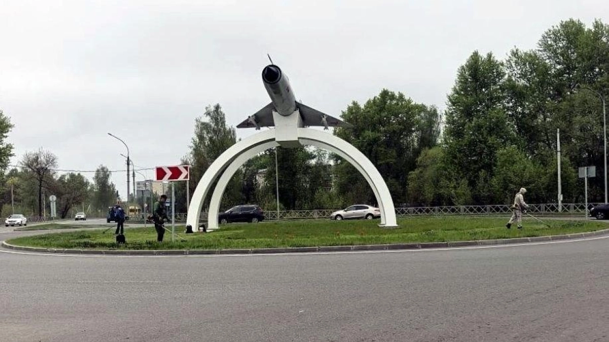 Жители Рыбинска хотят подсветить МиГ-21 на улице Гагарина