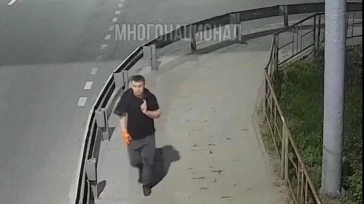 В Ярославле зафиксировали осквернение символов Победы на мосту через Которосль