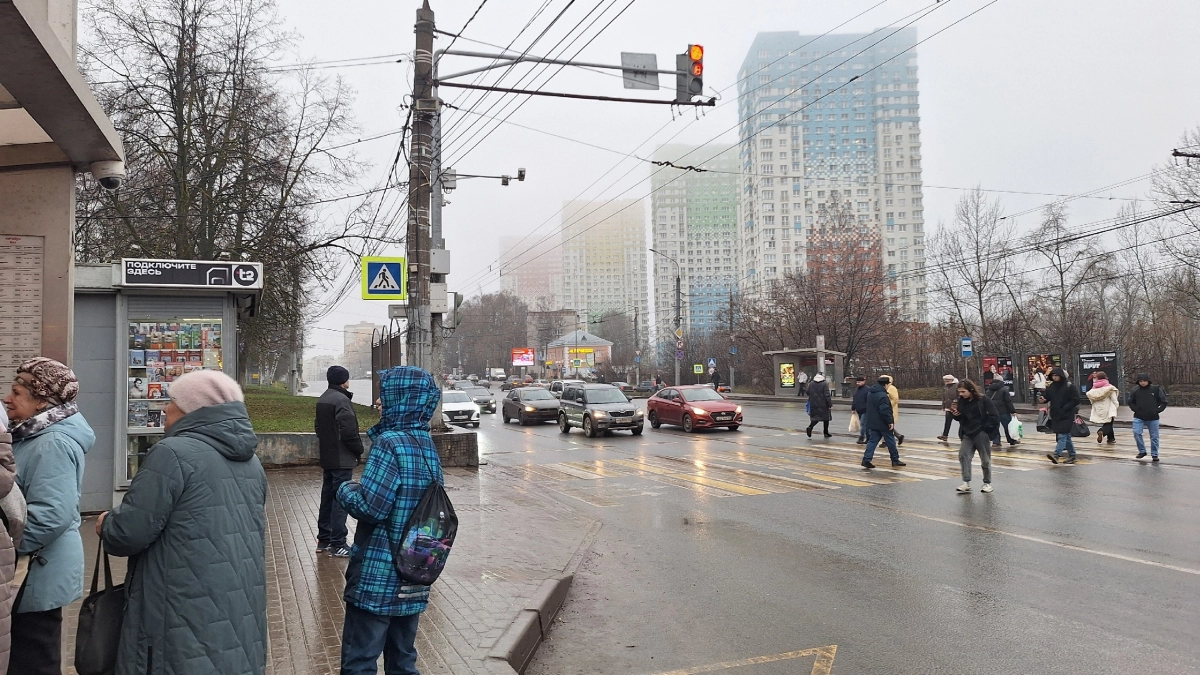 В ГАИ дали чёткий ответ - что делать, если вы уже пересекли стоп-линию и загорелся красный сигнал светофора