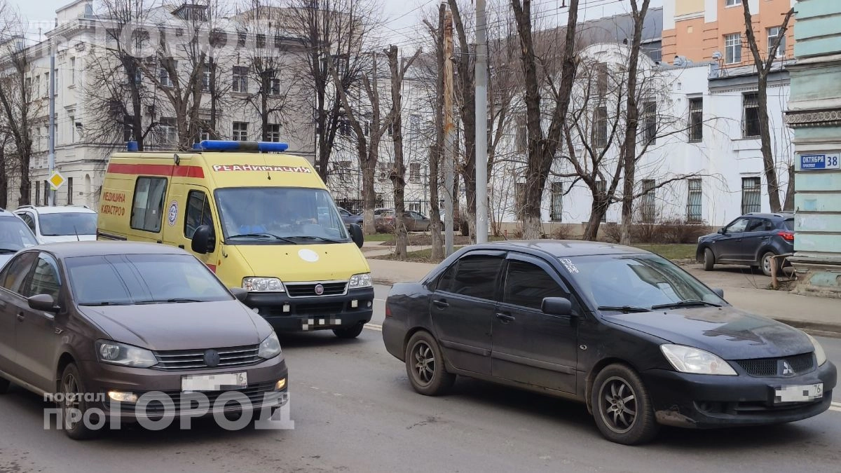 Проезд на красный ради скорой помощи: инспектор объяснил как не получить штраф и спасти человеку жизнь