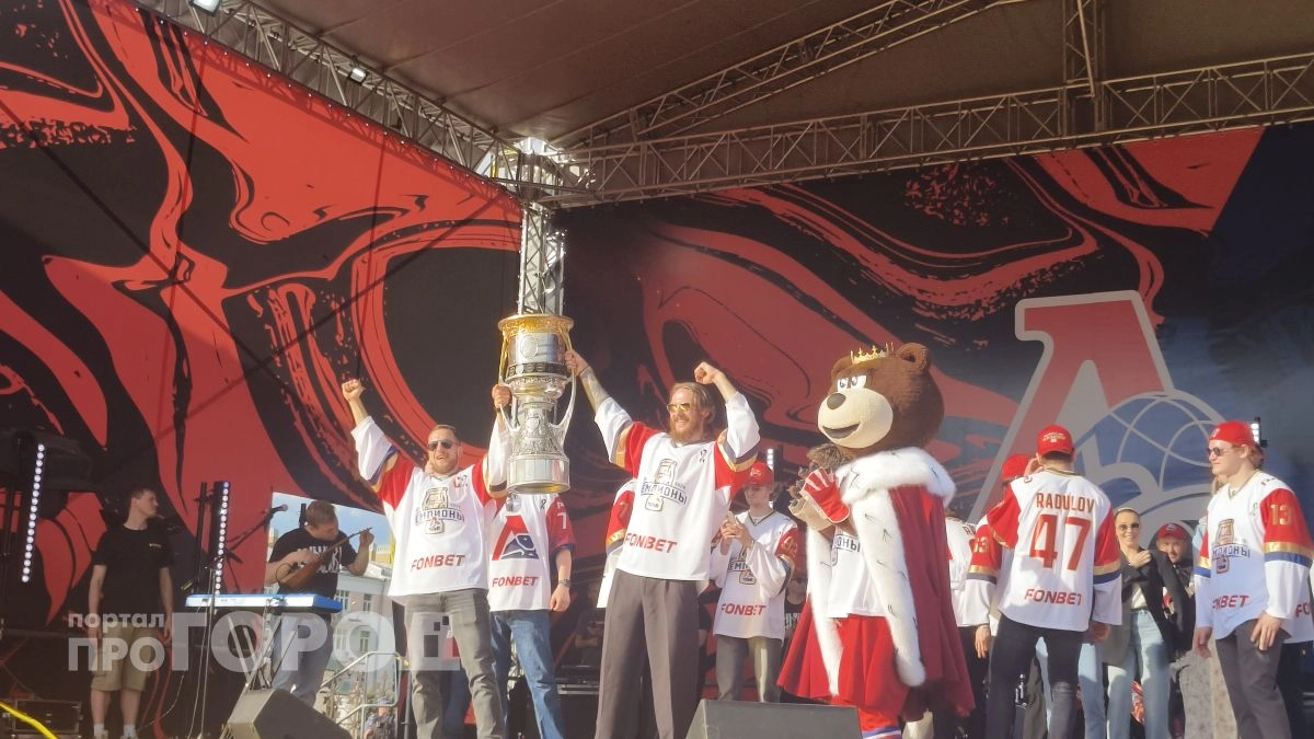 Ярославль встретил чемпионский парад «Локомотива»: «Кубок дома»