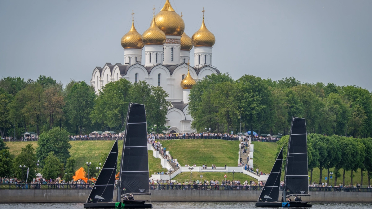 Ярославль принимает регату, где яхты буквально взлетают над Волгой