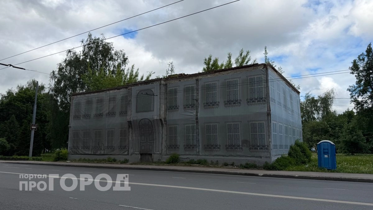 На месте заброшенного здания у Дома моды построят деловой центр: общественники боятся, что сквер застроят