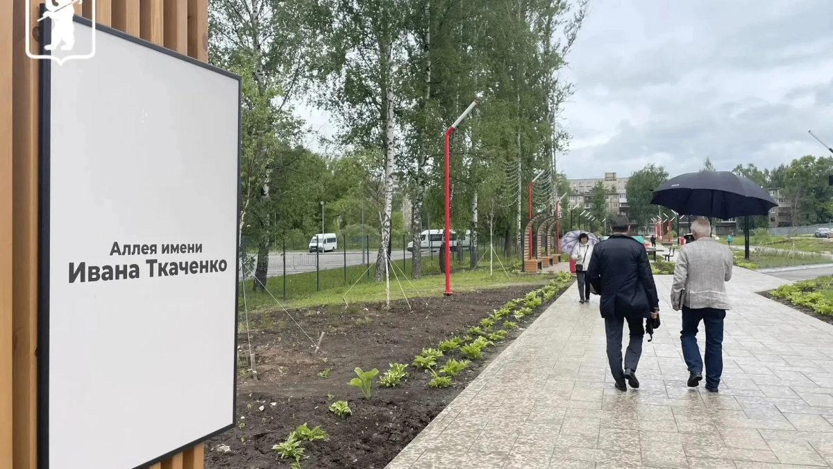 В Дзержинском районе устроили проверку парков и сразу нашли, что нужно срочно исправить