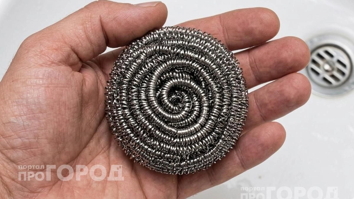 Хитрость с металлической губкой от французских хозяек: теперь кухня блестит без лишних усилий и химии