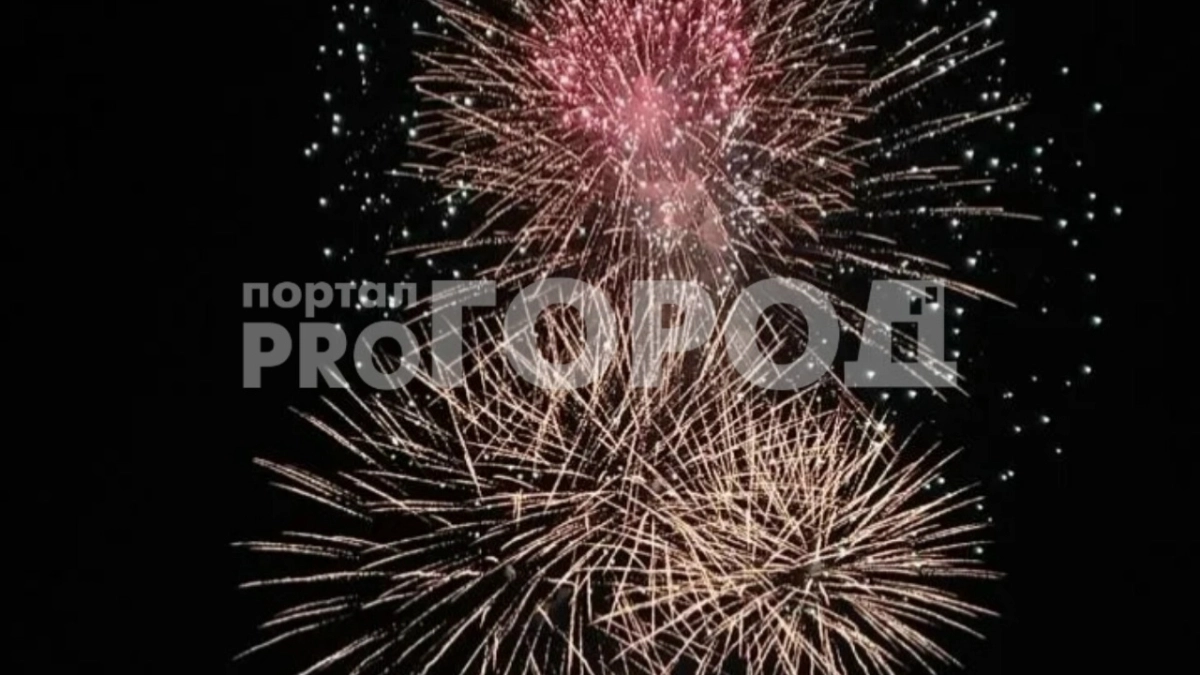 Ярославль отметил День города: фойлы на Волге, салют и штурм переполненных автобусов
