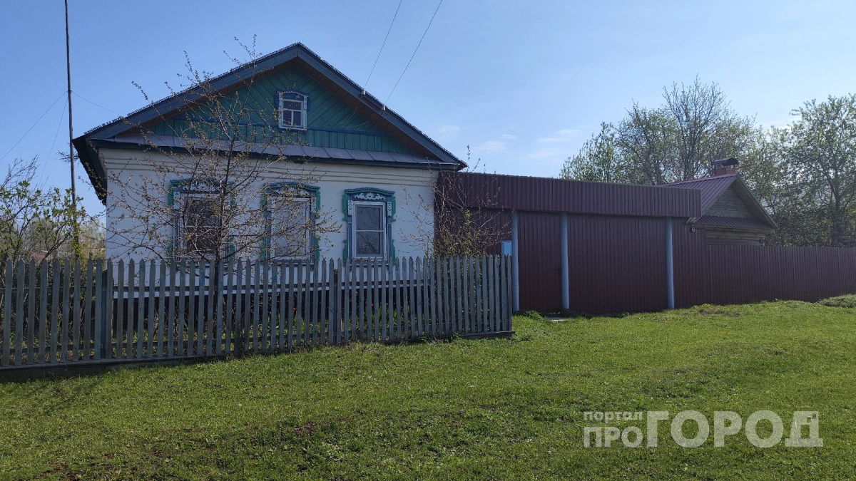 Как отгородиться от наглого соседа, если он против: экзотический, но 100% законный способ поставить высокий забор