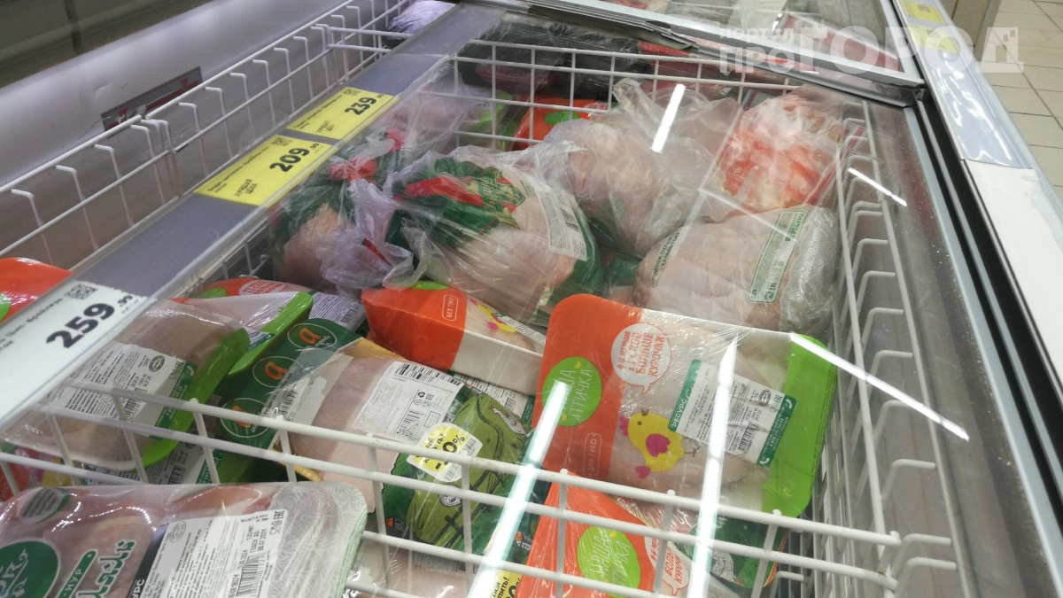 Забудьте про воду: необычный способ разморозить мясо за полчаса — нужен всего один предмет с кухни