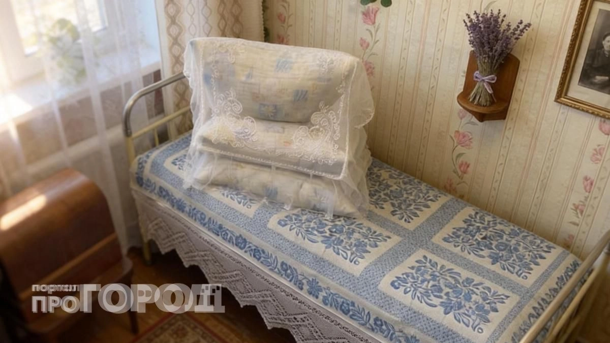Запрет садиться на заправленную кровать в СССР: скрытая причина этой странной привычки наших родителей