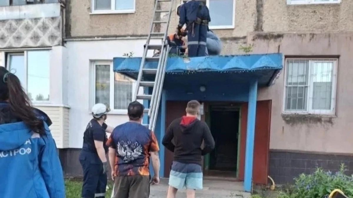 В Брагино 13‑летний школьник сорвался с третьего этажа