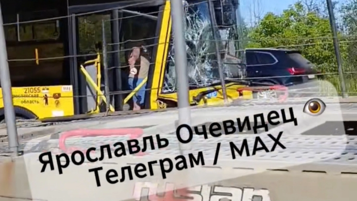 Автобус с пассажирами врезался в фуру на ЮЗОД Ярославля, обошлось без пострадавших