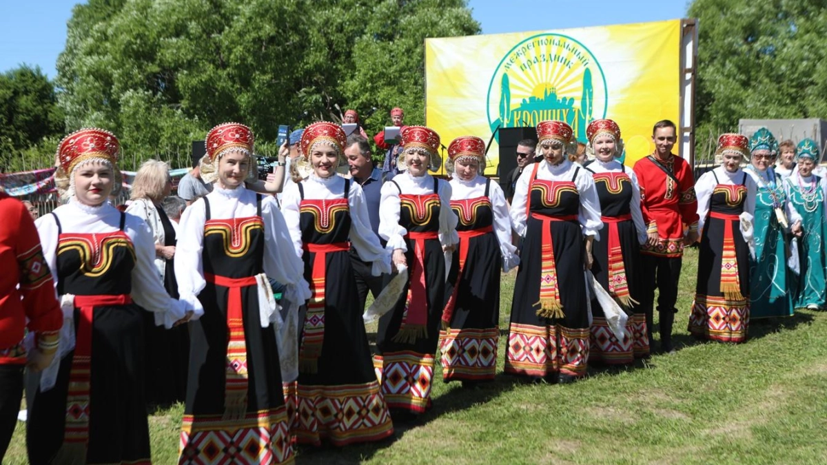 В селе Середа прошел праздник «Крошиха» с созданием «Крошилова покрывала»
