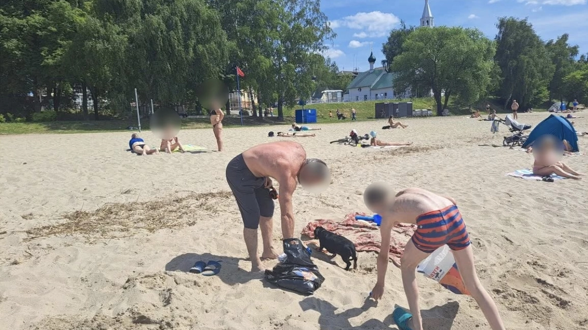 В Ярославле мужчину попросили покинуть пляж из‑за собаки без поводка