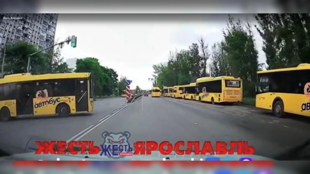 Поймали по видео: в Ярославле оштрафовали водителей автобусов за опасную езду