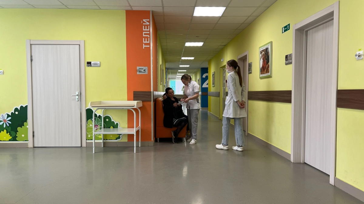 Посещать поликлиники придётся по новым правилам: вот что изменится для россиян летом 2026