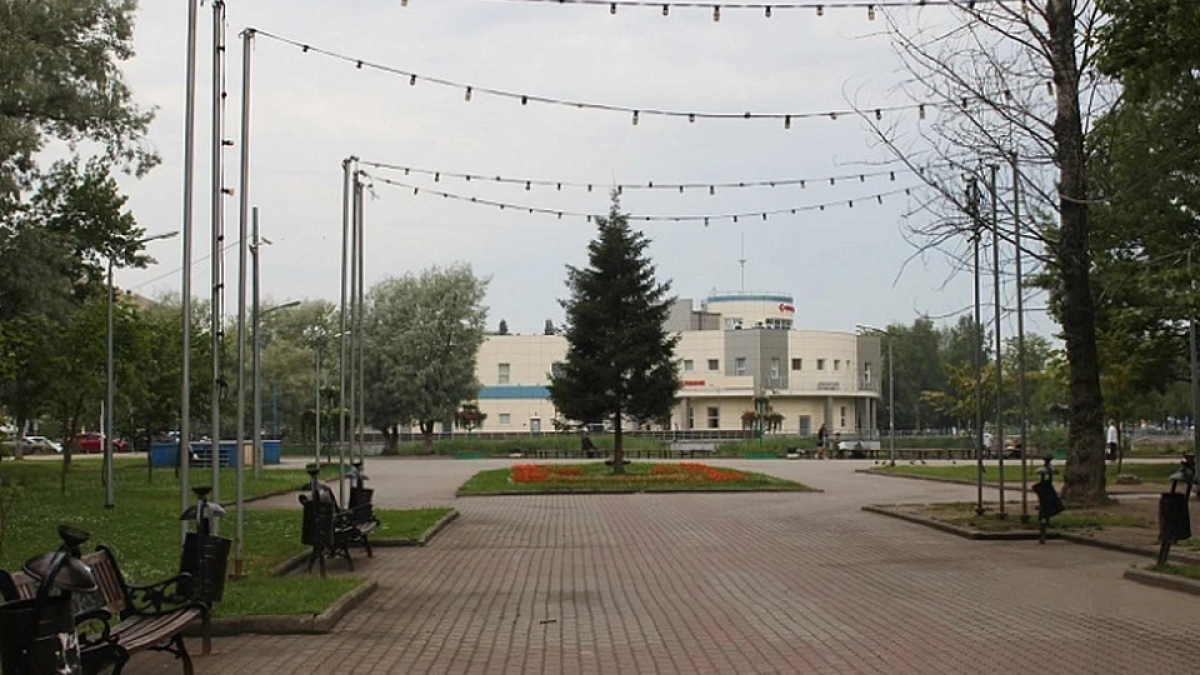 «Газоны убитые, плитка разваливается»: ярославцы пожаловались на парк 30‑летия Победы, мэрия обещает довести благоустройство до конца