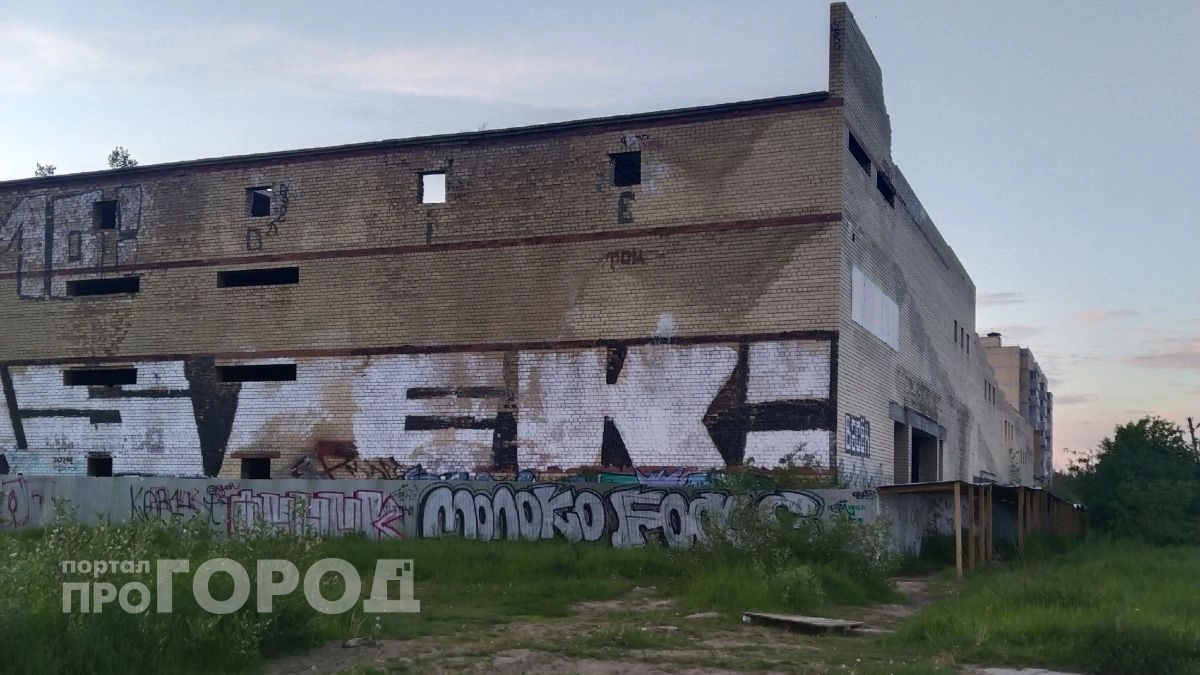 Трагедия на Бабича: после падения школьника опасный недострой в Ярославле остаётся открытым
