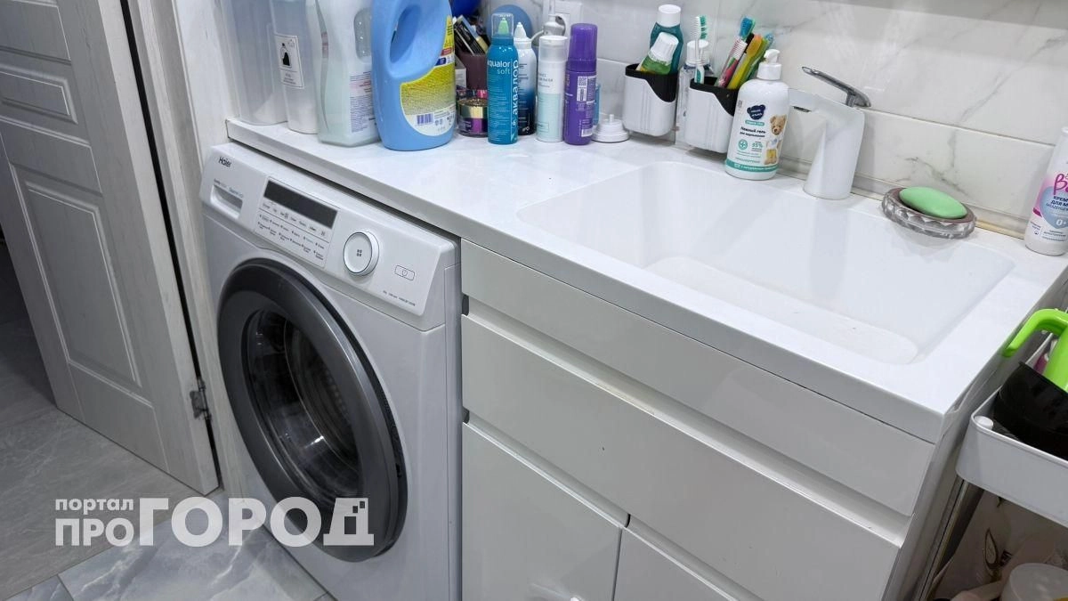 Забудьте про громоздкие тумбы в ванной: дизайнеры перешли на этот стильный вариант для чистоты и комфорта