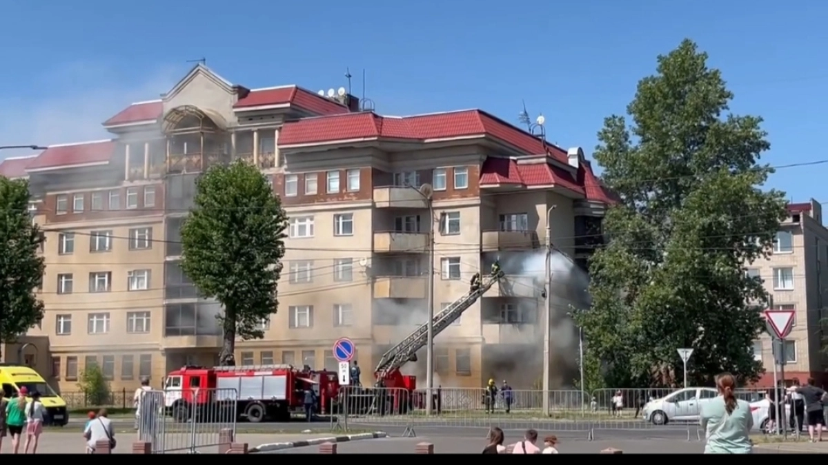 В Ярославле загорелся дом рядом с «Миллениумом»