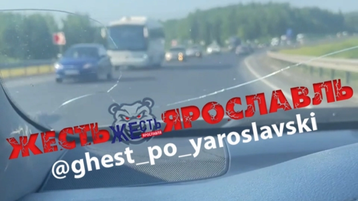 На въезде в Ярославскую область образовалась огромная пробка на трассе М‑8