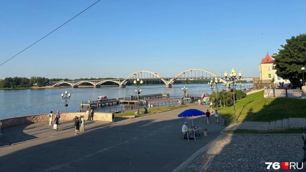 Из-за пожара в Рыбинске перекрыли дорожное движение. Подробности