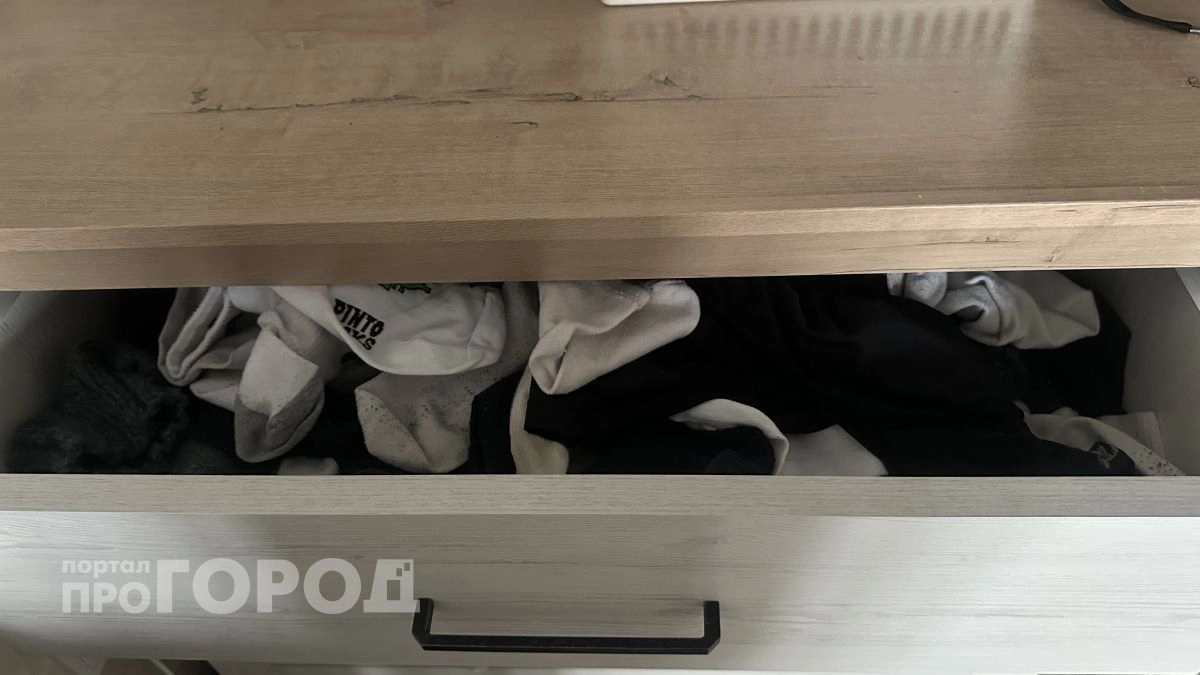 Как я отучила семью разбрасывать носки за 1 вечер: метод "Красная линия"