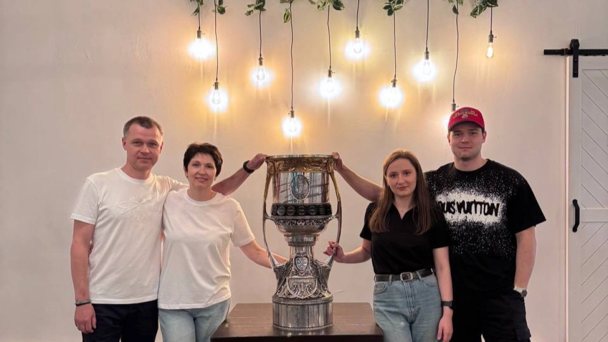 Кубок Гагарина провёл день с Александром Волковым