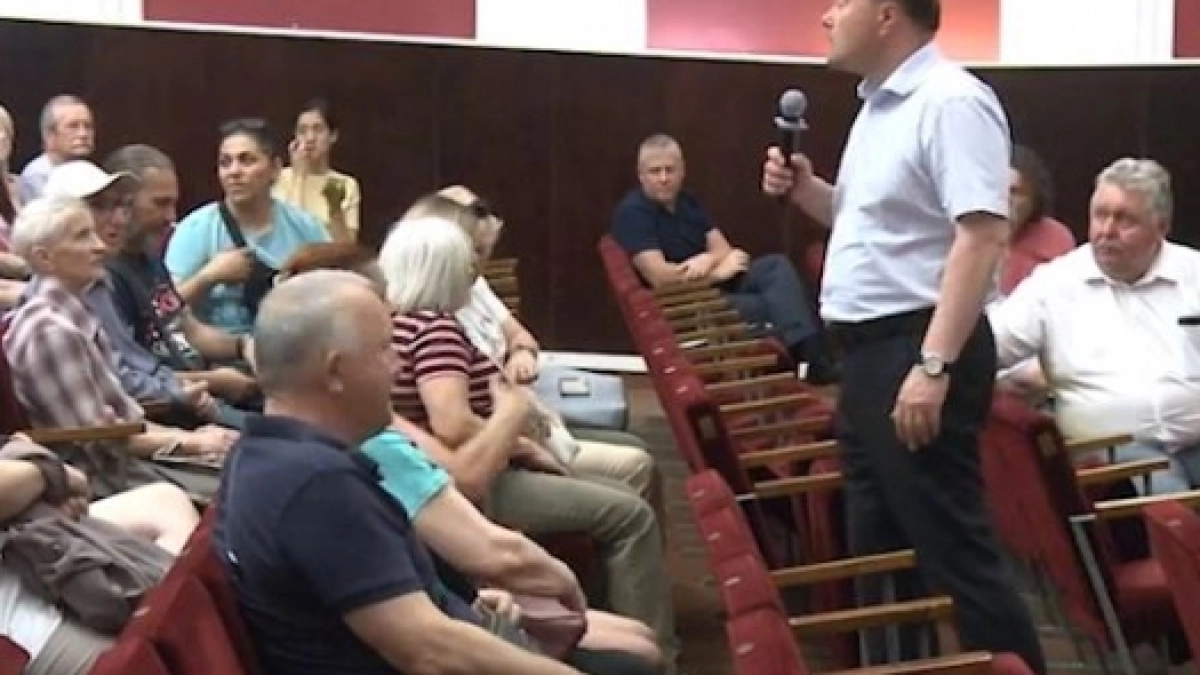 Мэр Ярославля встретился с погорельцами с Стачек и объяснил схему компенсаций