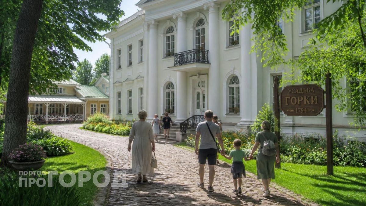 Миллиардер выкупил заброшенные руины в глуши: показываю преображение дворца спустя двадцать лет работы