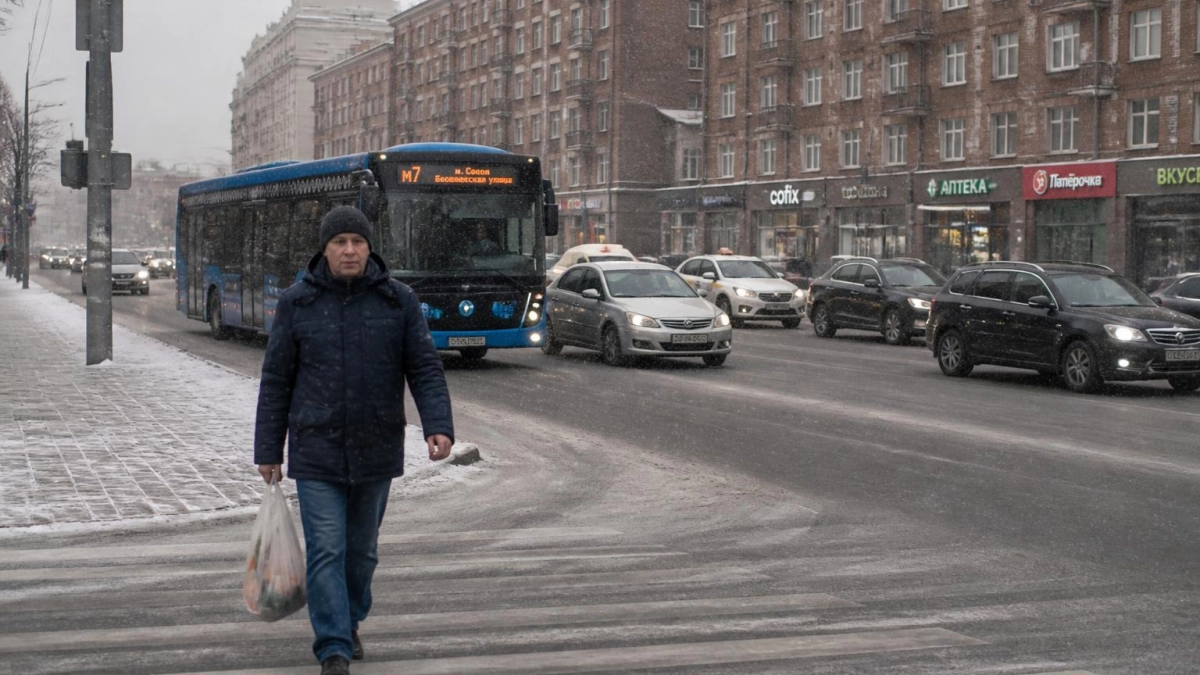 Снегопад парализовал Ярославль: скорость движения упала до уровня самоката
