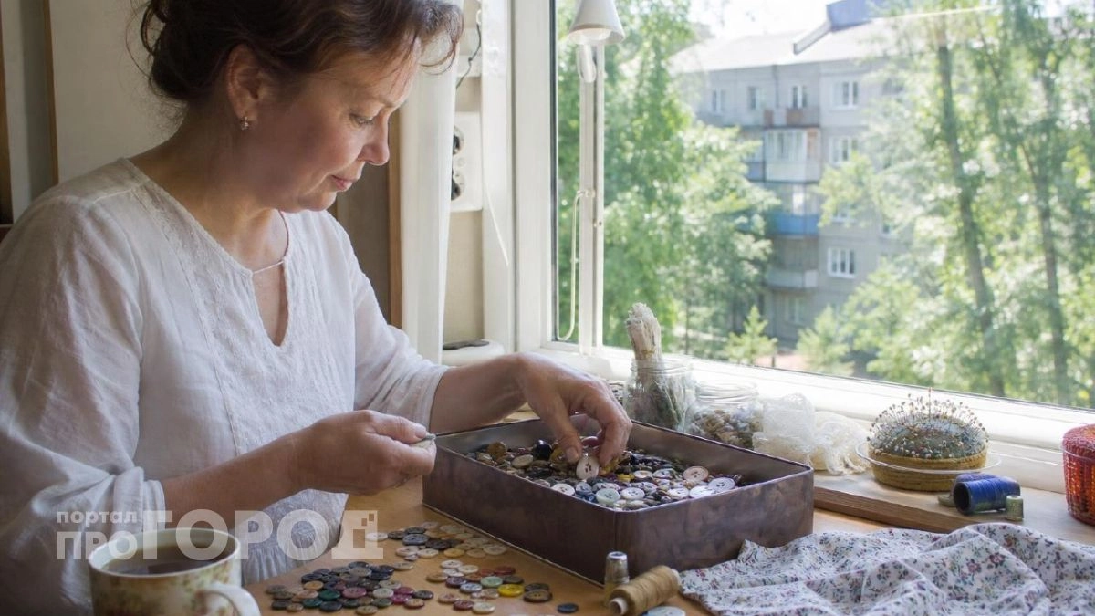 Выгребла все старые пуговицы из шкафов и превратила в модный аксессуар: три способа применения