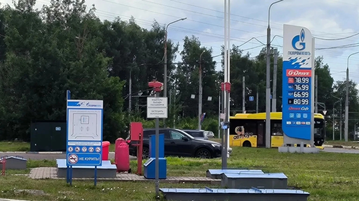 Евраев прокомментировал ситуацию с бензином в Ярославской области: призвал не поддаваться панике