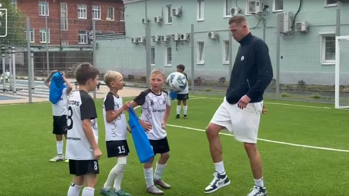 Новый спортивный комплекс на улице Советской запустили с мастер‑классом футболиста Дмитрия Тарасова