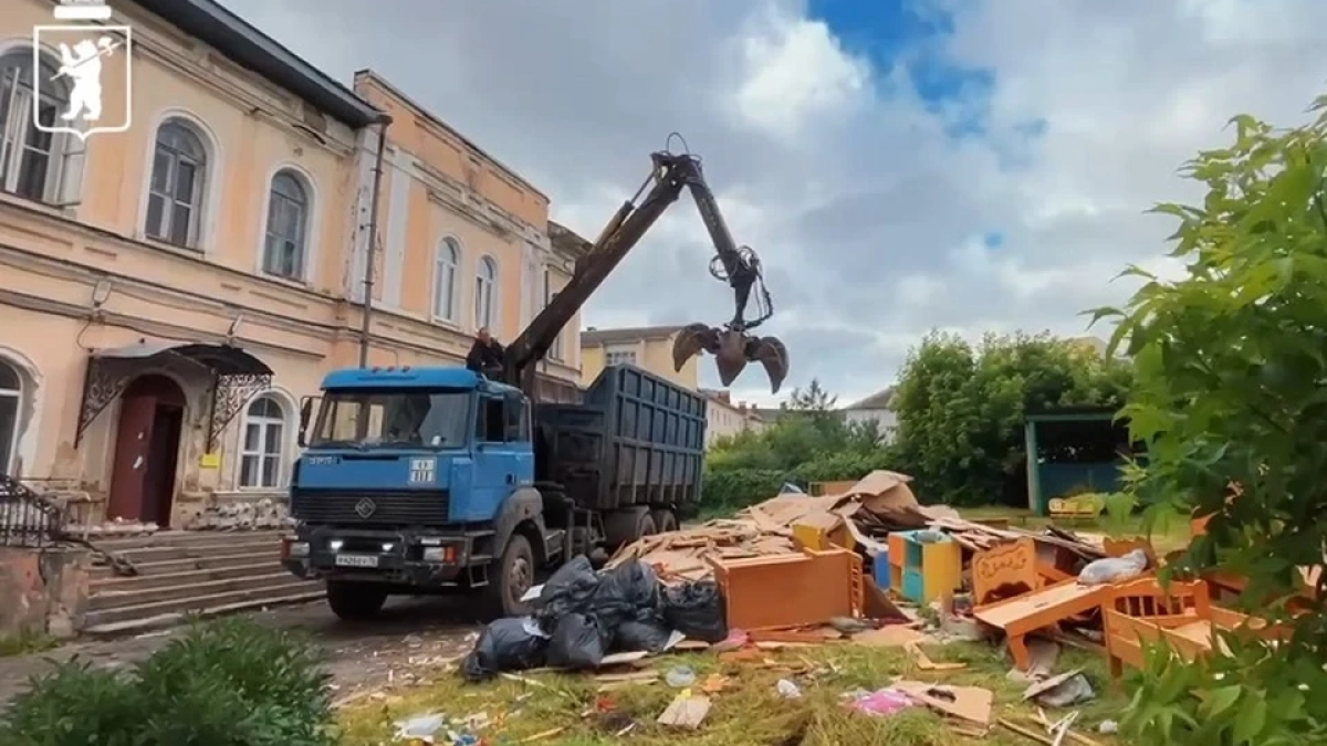 В старейшем детсаду Ярославля начали капремонт с сохранением фасада и витражей