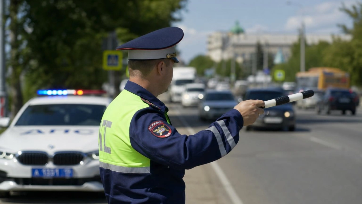 В Ярославле после ДТП с двухколесным транспортом водитель уехал с места аварии