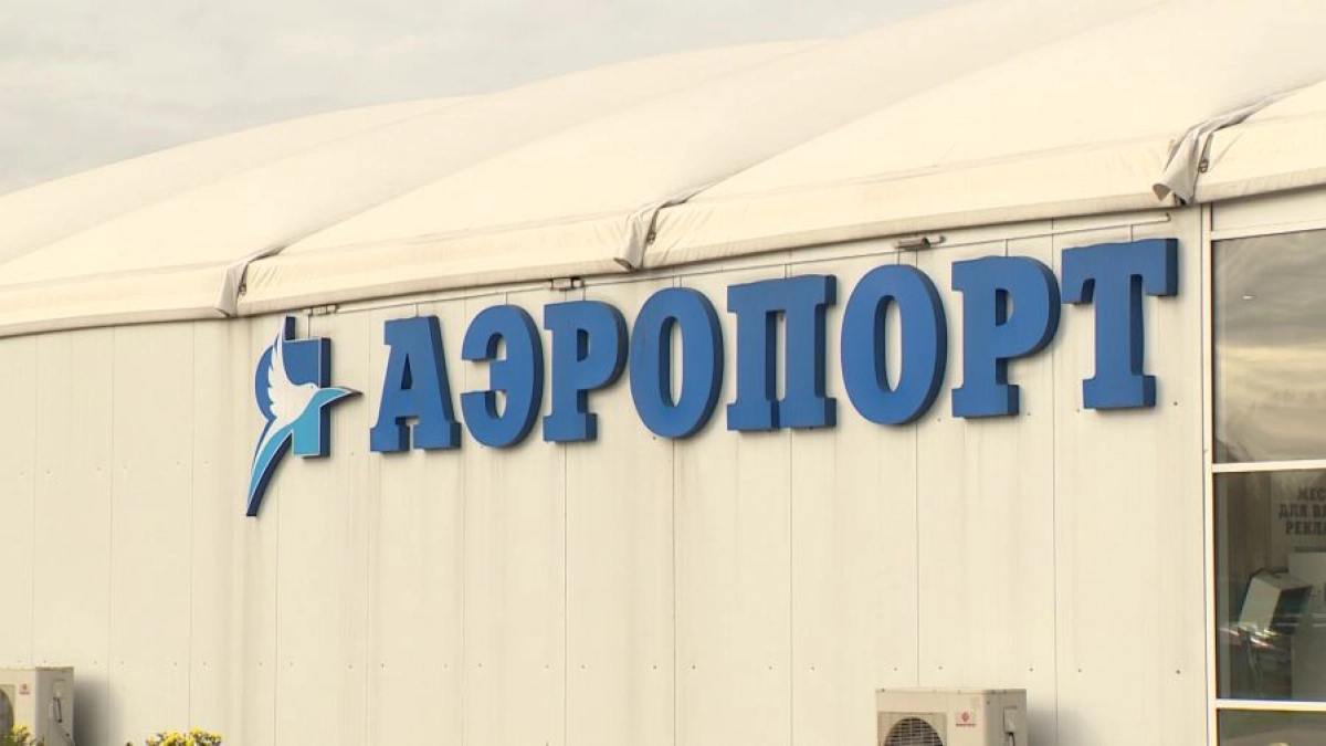 Аэропорт Туношна ночью почти на шесть часов приостанавливал полеты