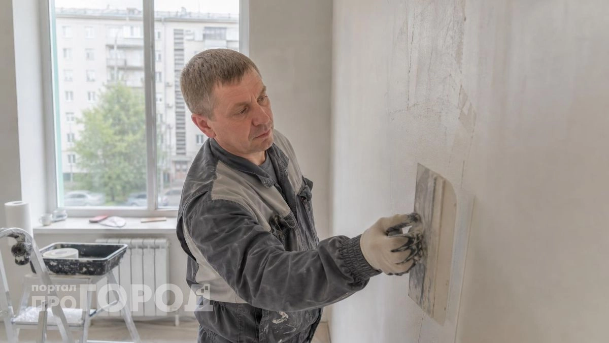 Стены отделывают материалом, который выглядит как камень, но обходится в разы дешевле: новый тренд в ремонте
