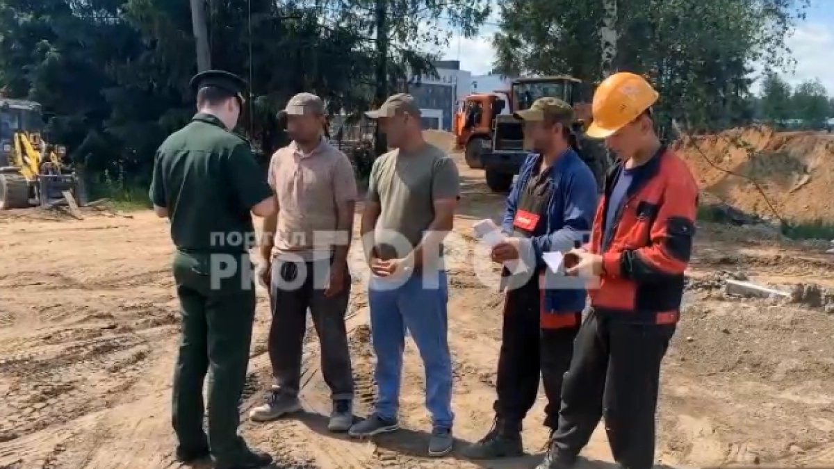 После рейда в Ярославле один из 13 рабочих оказался поставлен на воинский учёт