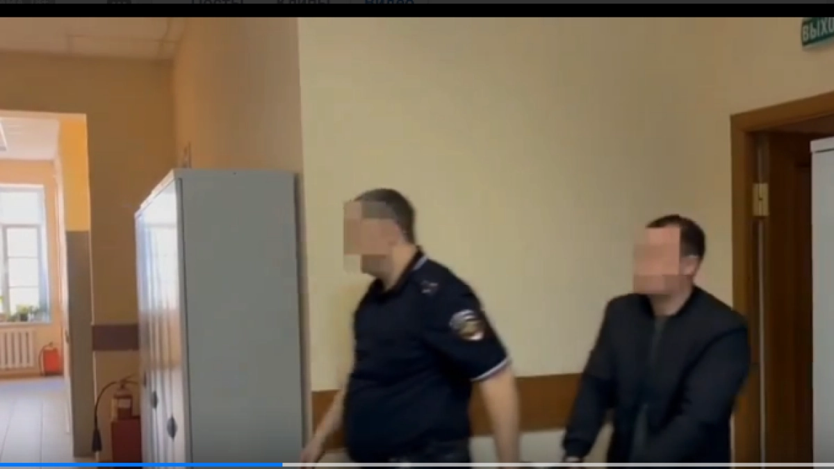 Суд арестовал 18‑летнего курьера, обвиняемого в хищении украшений